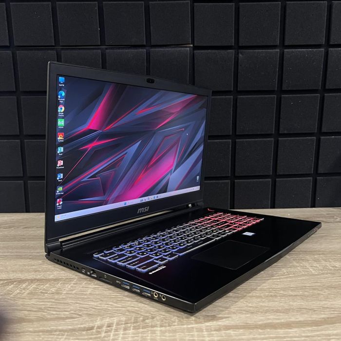 Ноутбук MSI GS73VR 17" I7-7700HQ/20GB/256SSD+500HDD/GTX1070MQ-8GB Б/В