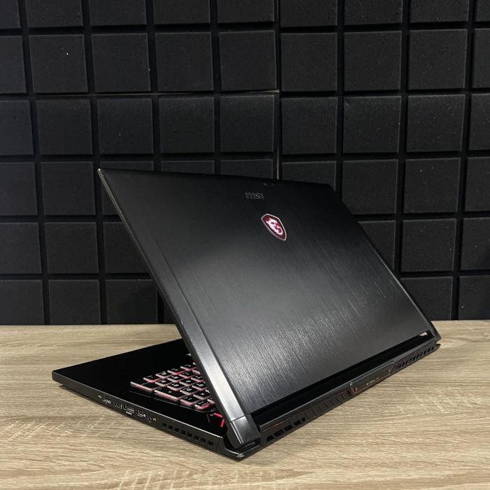 Ноутбук MSI GS73VR 17" I7-7700HQ/20GB/256SSD+500HDD/GTX1070MQ-8GB Б/В