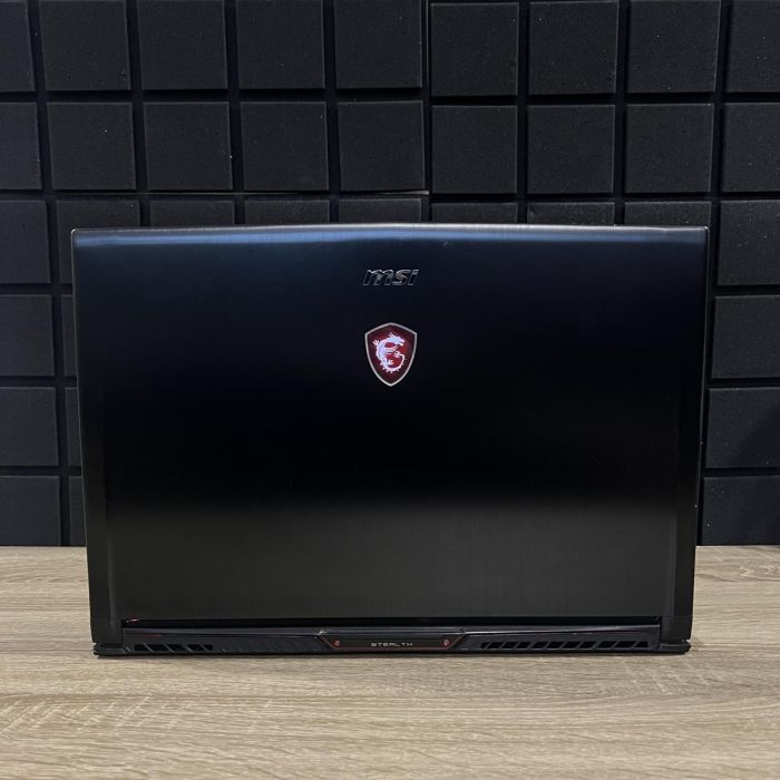 Ноутбук MSI GS73VR 17" I7-7700HQ/20GB/256SSD+500HDD/GTX1070MQ-8GB Б/В