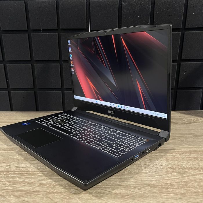 Ноутбук MSi Katana 144гц i7-12650H/16gb/1TB SSD/RTX4060 Б/В