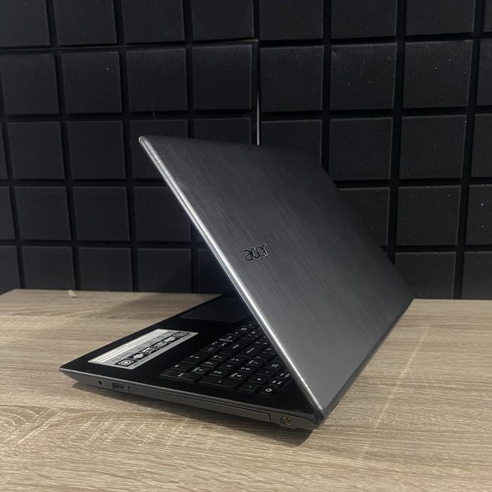 Ноутбук Acer Aspire E5-575G i3-6006U/8GB/128SSD+1TbHDD/940MX-2Gb Б/В