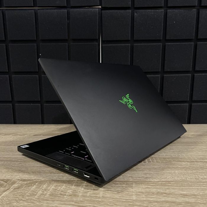 Ноутбук Razer Blade 144Hz i7-10750H/16GB/512SSD/RTX3070-8GB Б/В