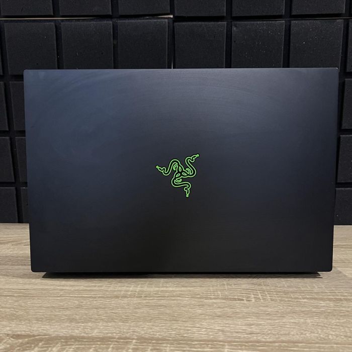 Ноутбук Razer Blade 144Hz i7-10750H/16GB/512SSD/RTX3070-8GB Б/В