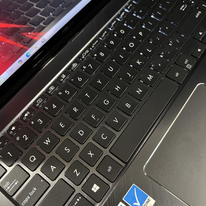 Сенсорний ноутбук ASUS Notebook Q536F i7-8565U/16GB/256SSD+2TbHDD/GTX1050MaxQ-2GB Б/В