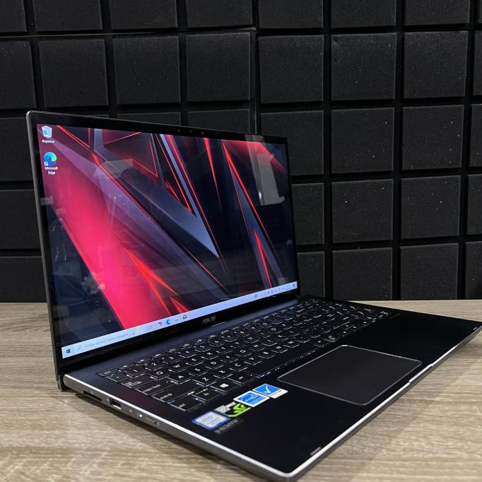 Сенсорний ноутбук ASUS Notebook Q536F i7-8565U/16GB/256SSD+2TbHDD/GTX1050MaxQ-2GB Б/В