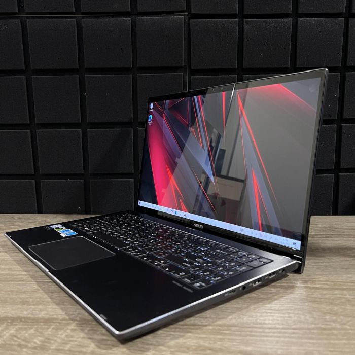 Сенсорний ноутбук ASUS Notebook Q536F i7-8565U/16GB/256SSD+2TbHDD/GTX1050MaxQ-2GB Б/В