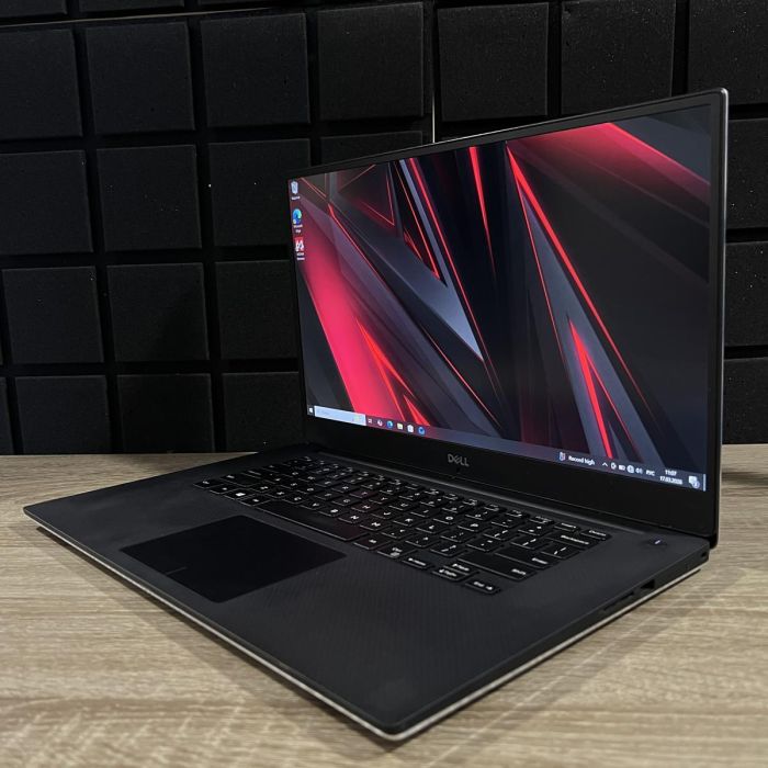 Ноутбук Dell Precision 5530 i7-8850H/16GB/1TbSSD/QuadroP1000-4GB Б/В