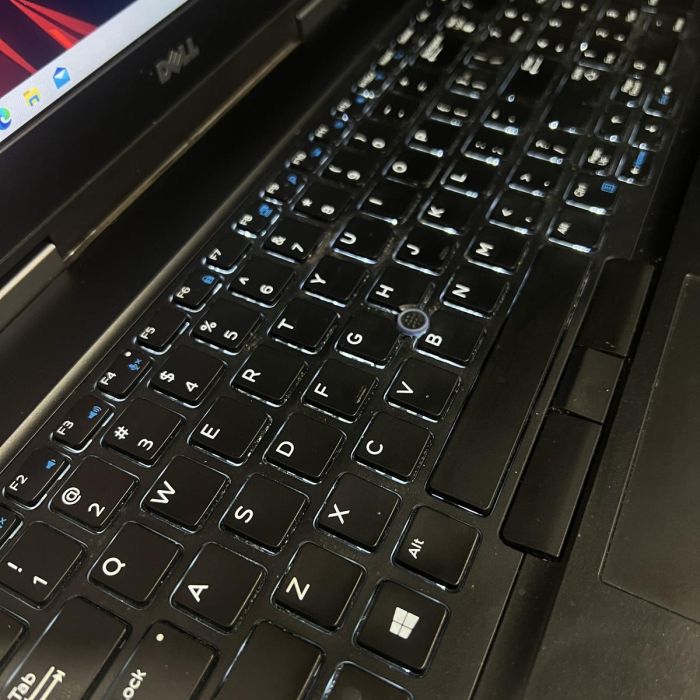 Ноутбук Dell Precision 7510 i7-6820HQ/8GB/1TbSSD/Quadro M1000M