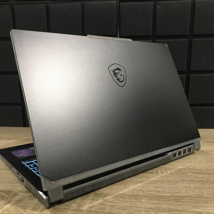 Ноутбук MSI CYBORG 15 A12VF 144Hz I5-12450H/16GB/512GB SSD/RTX4060-8GB Б/В