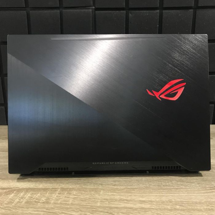 Ноутбук Asus ROG Zephyrus 144Hz i7-8750H/16GB/512SSD/GTX1070-8GB Б/В