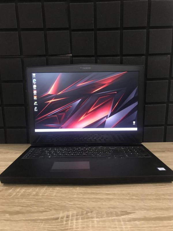 Ноутбук DELL Alienware 17 R4 17" i7-7700HQ/16GB/128SSD+1TBHDD/GTX1070-8GB Б/В