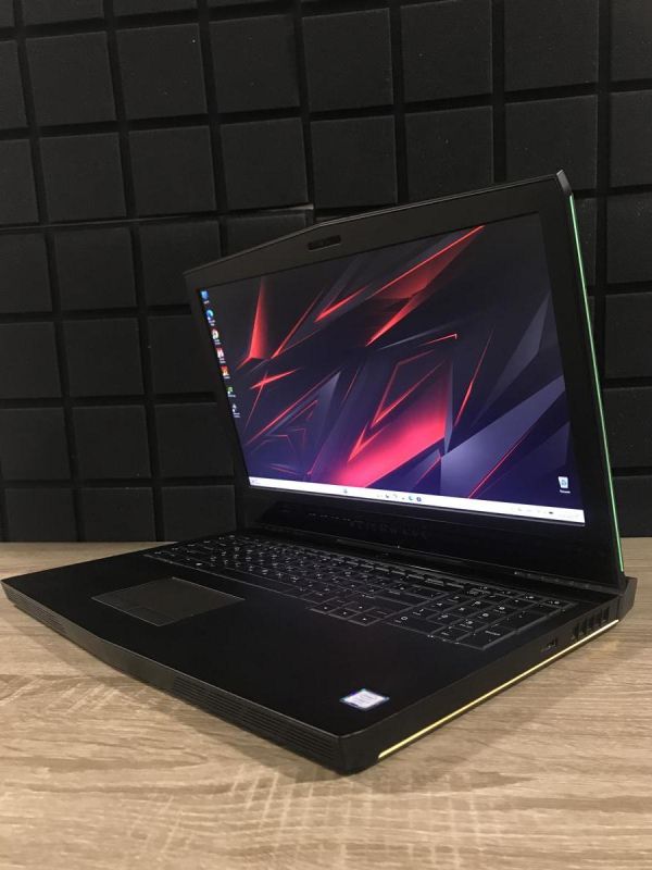 Ноутбук DELL Alienware 17 R4 17" i7-7700HQ/16GB/128SSD+1TBHDD/GTX1070-8GB Б/В