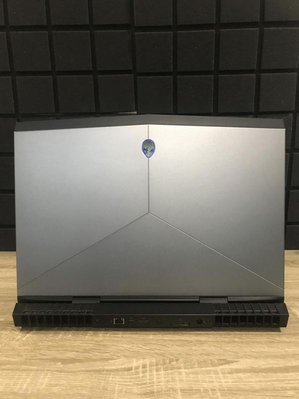 Ноутбук DELL Alienware 17 R4 17" i7-7700HQ/16GB/128SSD+1TBHDD/GTX1070-8GB Б/В