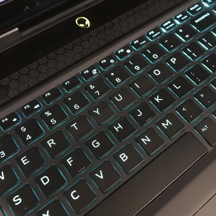 Ноутбук Alienware m15 i7-8750H/16GB/512SSD/GTX1660Ti-6GB Б/В