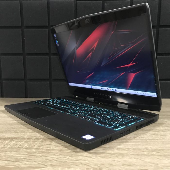Ноутбук Alienware m15 i7-8750H/16GB/512SSD/GTX1660Ti-6GB Б/В