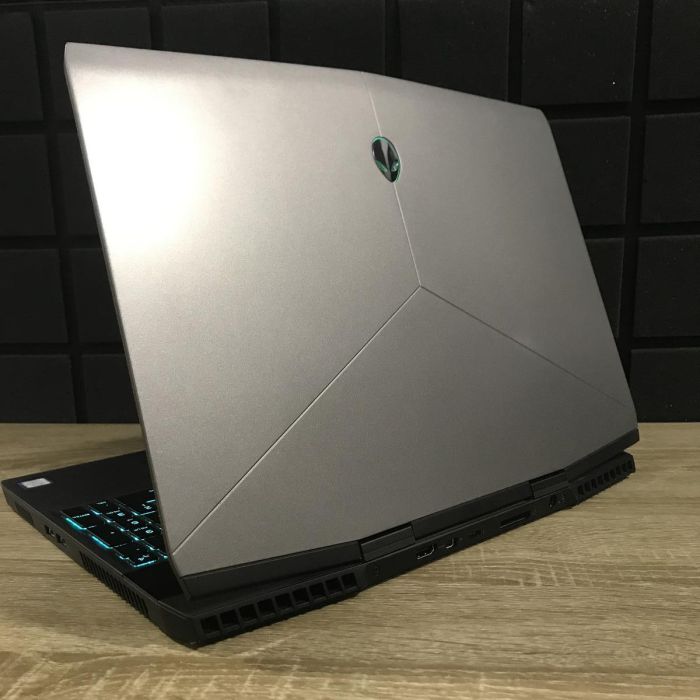 Ноутбук Alienware m15 i7-8750H/16GB/512SSD/GTX1660Ti-6GB Б/В