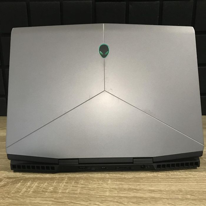 Ноутбук Alienware m15 i7-8750H/16GB/512SSD/GTX1660Ti-6GB Б/В