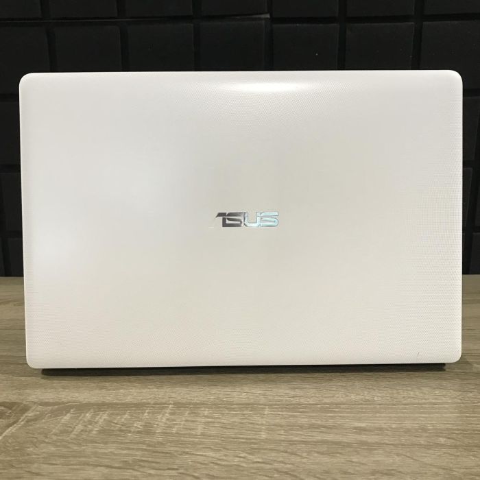 Ноутбук ASUS X502C i3-3217U/4GB/120SSD/Intel HD 4000 Б/В