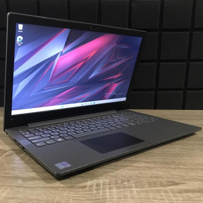 Ноутбук Lenovo V130-15IKB i3-7020U/8GB/256SSD/IntelHD 620 Б/В