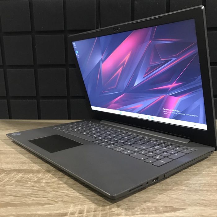 Ноутбук Lenovo V130-15IKB i3-7020U/8GB/256SSD/IntelHD 620 Б/В