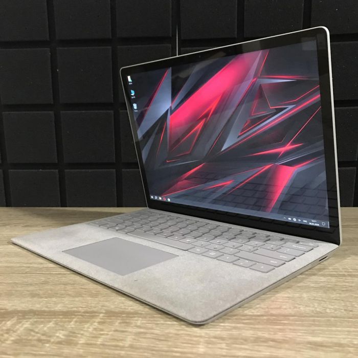 Ноутбук Microsoft Surface Laptop 2 13.5" 2К i5-8250U/8GB/256SSD/IntelUHD 620 Б/В