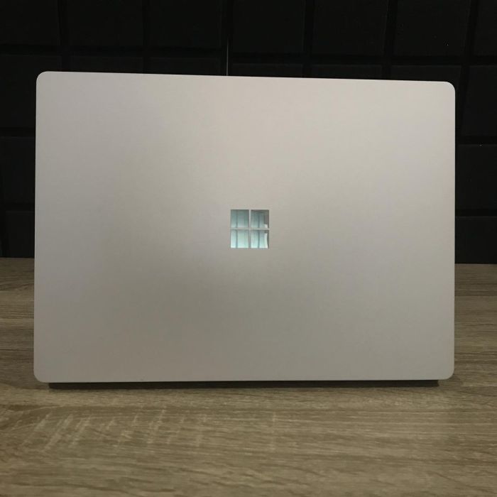 Ноутбук Microsoft Surface Laptop 2 13.5" 2К i5-8250U/8GB/256SSD/IntelUHD 620 Б/В