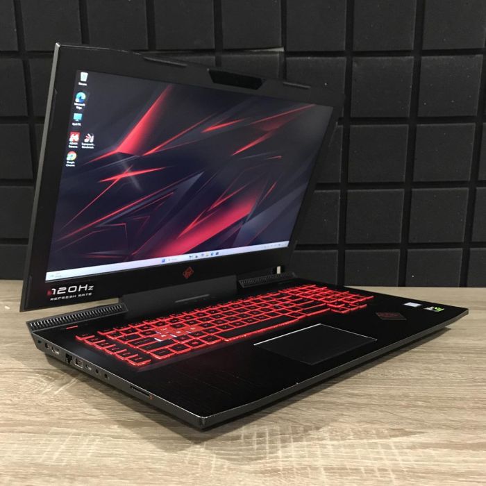 Ноутбук HP OMEN 17 i7-7700HQ/16GB/256SSD+1TBHDD/GTX1070-8GB Б/В
