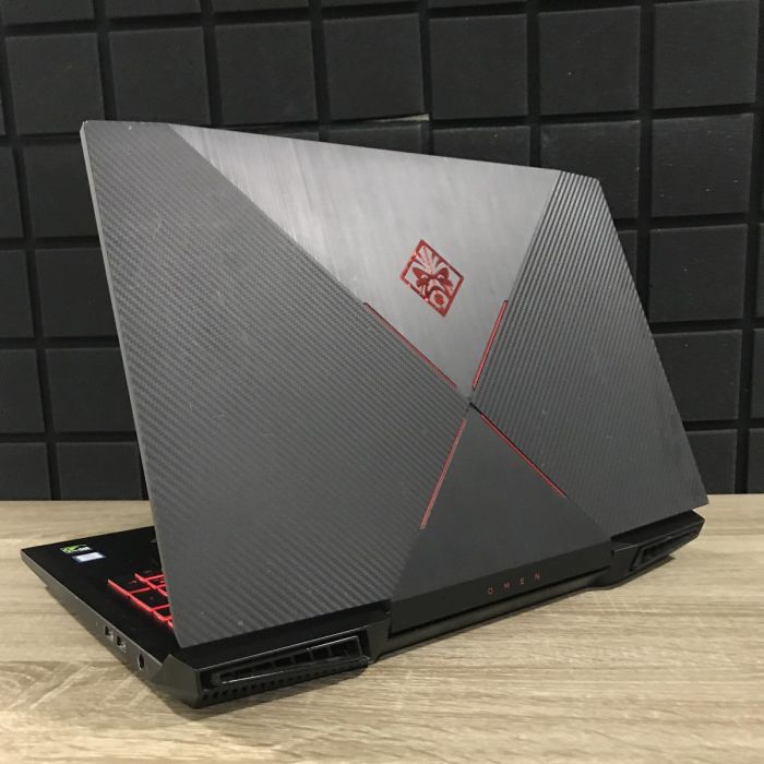 Ноутбук HP OMEN 17 i7-7700HQ/16GB/256SSD+1TBHDD/GTX1070-8GB Б/В