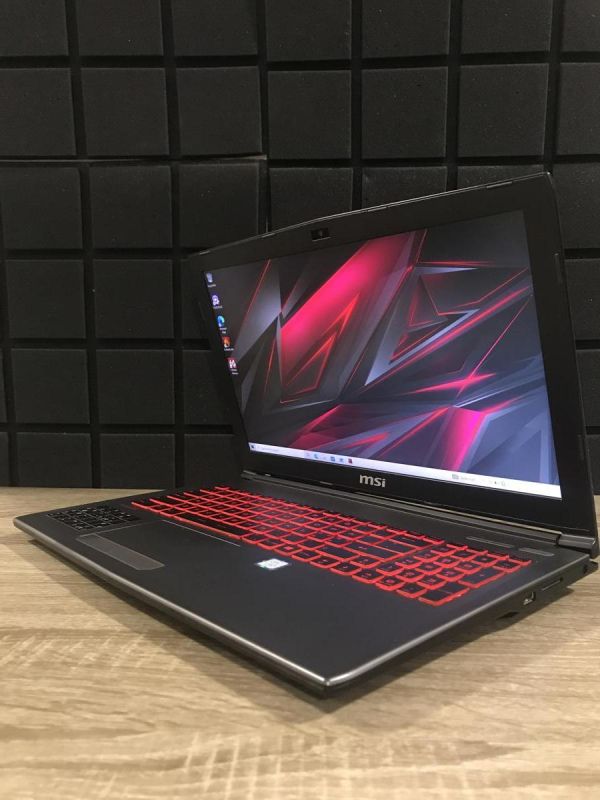 Ноутбук MSI GV62 7RE i5-7300HQ/12GB/128SSD+1TBHDD/GTX1050Ti-4GB Б/В