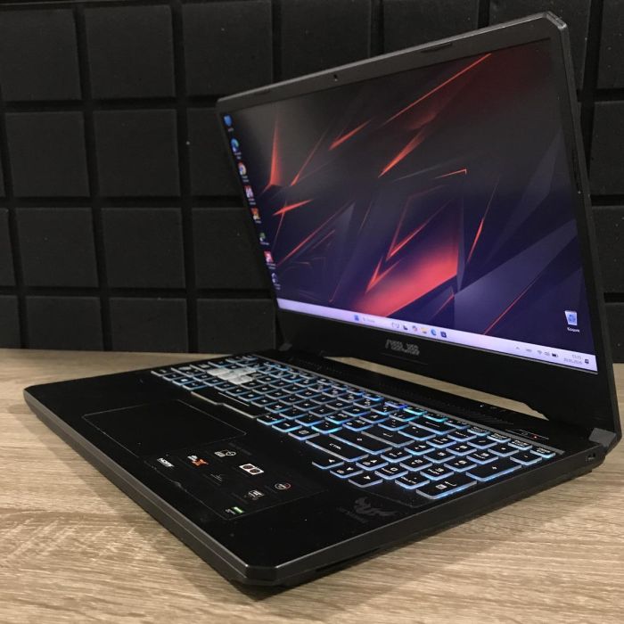 Ноутбук Asus Tuf FX505DD Ryzen 5 3550H/8GB/256SSD/GTX1050-3GB Б/В