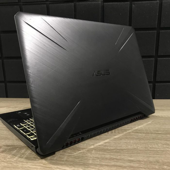 Ноутбук Asus Tuf FX505DD Ryzen 5 3550H/8GB/256SSD/GTX1050-3GB Б/В
