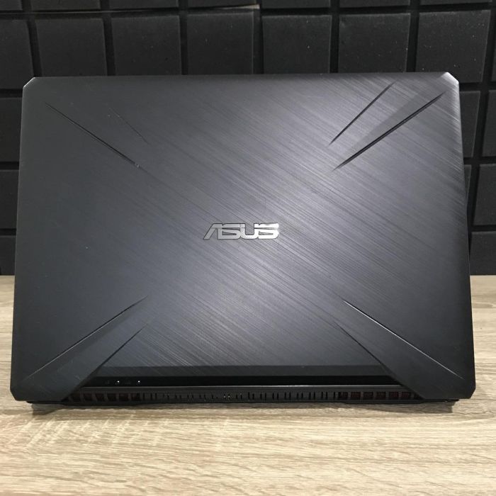 Ноутбук Asus Tuf FX505DD Ryzen 5 3550H/8GB/256SSD/GTX1050-3GB Б/В