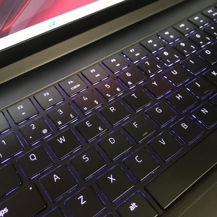 Ноутбук Razer Blade 15 Mid 2019-Base 144Hz i7-9750H/16GB/512SSD/RTX2060-6GB Б/В