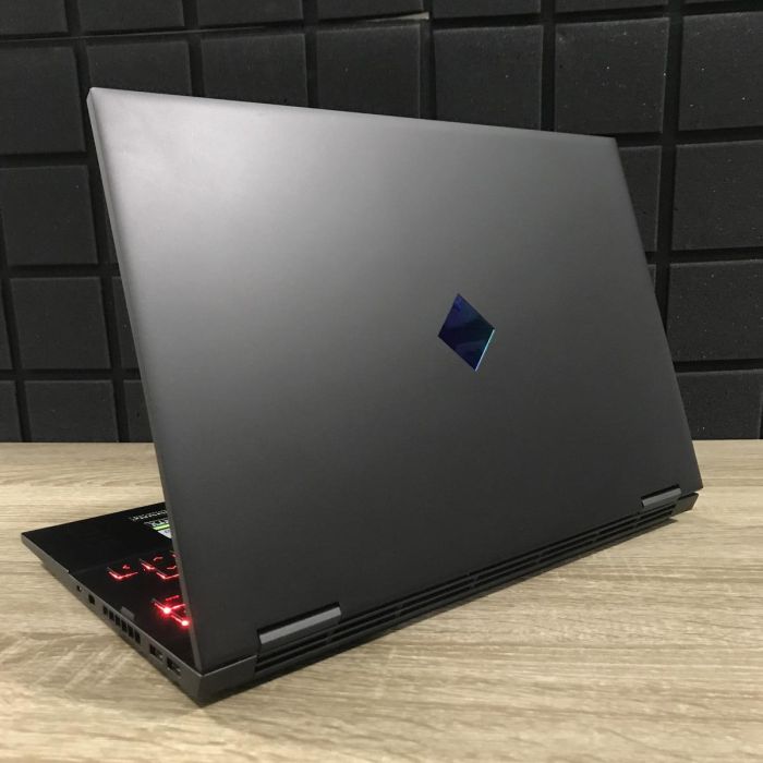 Ноутбук HP Omen 15 144Hz i7-10870H/16GB /512SSD/RTX3070-8GB Б/В