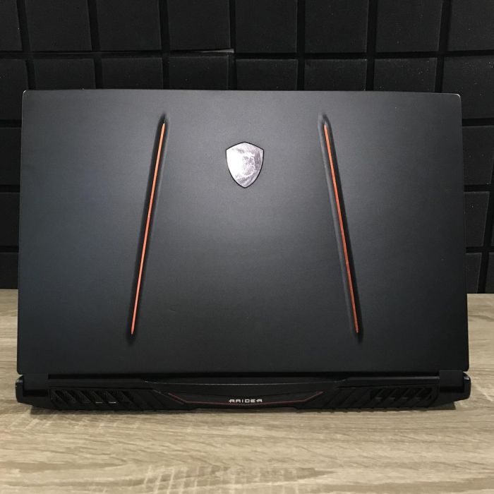 Ноутбук MSI GE75 Raider 144Hz 17" i7-9750H/16GB/512SSD/RTX2080-8GB Б/В