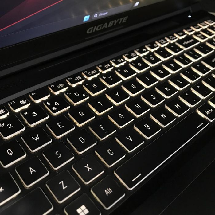 Ноутбук Gigabyte G6 KF 16" 165Hz i7-13620H/16GB/1TBSSD/RTX4060-8GB Б/В