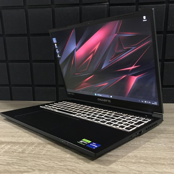 Ноутбук Gigabyte G6 KF 16" 165Hz i7-13620H/16GB/1TBSSD/RTX4060-8GB Б/В