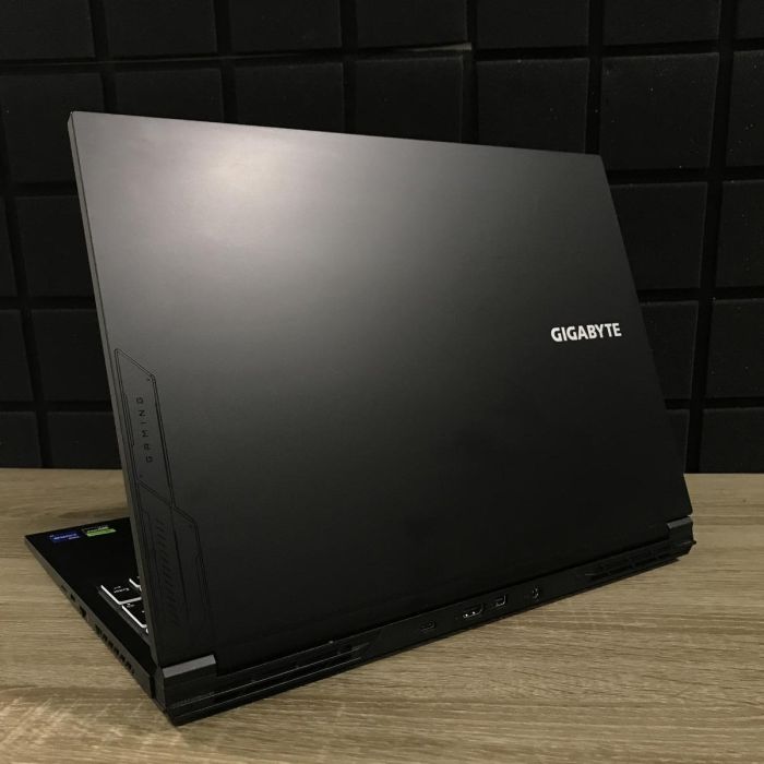 Ноутбук Gigabyte G6 KF 16" 165Hz i7-13620H/16GB/1TBSSD/RTX4060-8GB Б/В