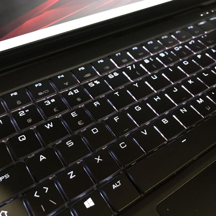 Ноутбук Komplett LAPQC71A 144Hz i7-9750H/16GB/1TBSSD/GTX1660Ti-6GB Б/В
