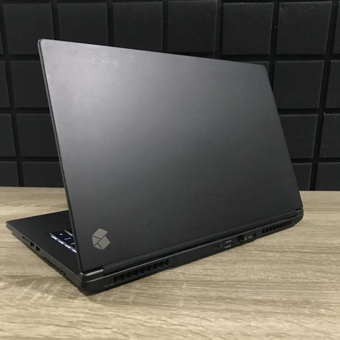 Ноутбук Komplett LAPQC71A 144Hz i7-9750H/16GB/1TBSSD/GTX1660Ti-6GB Б/В