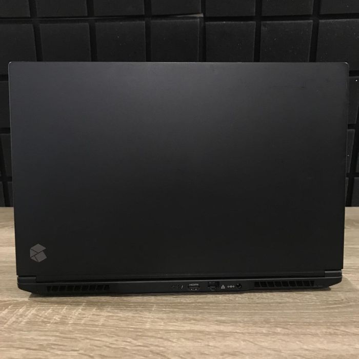 Ноутбук Komplett LAPQC71A 144Hz i7-9750H/16GB/1TBSSD/GTX1660Ti-6GB Б/В
