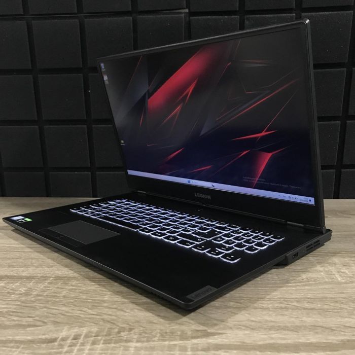 Ноутбук Lenovo Legion Y540-17IRHI 17" 144Hz i7-9750H/16GB/512SSD/1660Ti-6GB Б/В