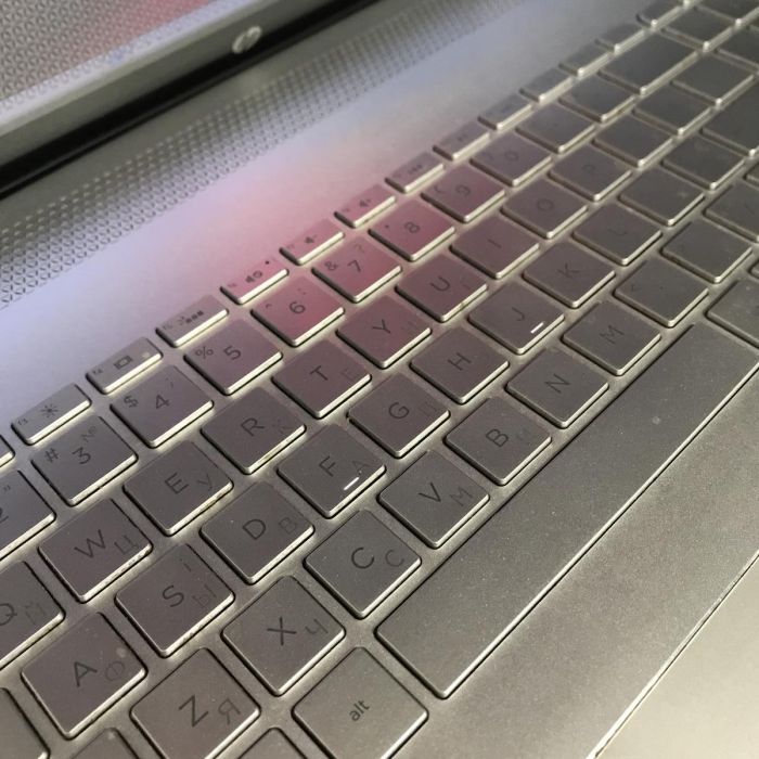 HP ENVY m7 сенсорний 17" i7-7500U/16GB/960SSD/940MX-2GB Б/В