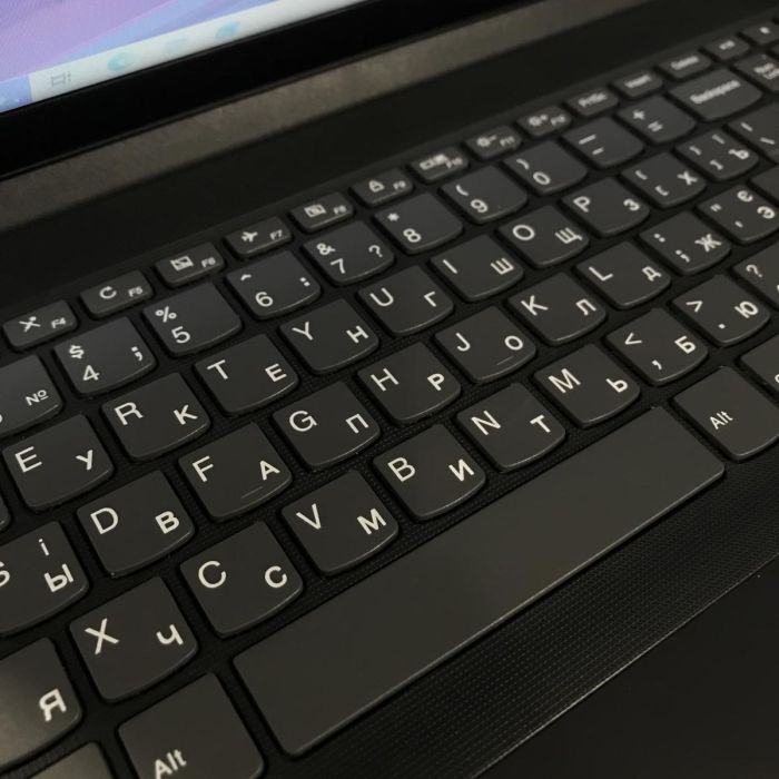 Ноутбук Lenovo IdeaPad 3 15IML05 I3-10110U/8GB/256SSD/MX130-2GB Б/В