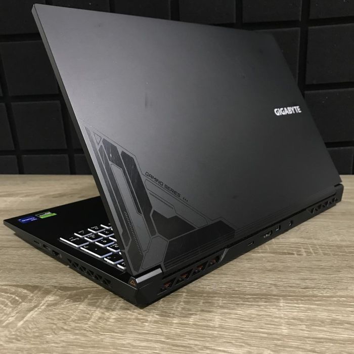 Ноутбук Gigabyte G5 KF5 144Hz i7-13620H/16GB/1TBSSD/RTX4060-8GB Б/В