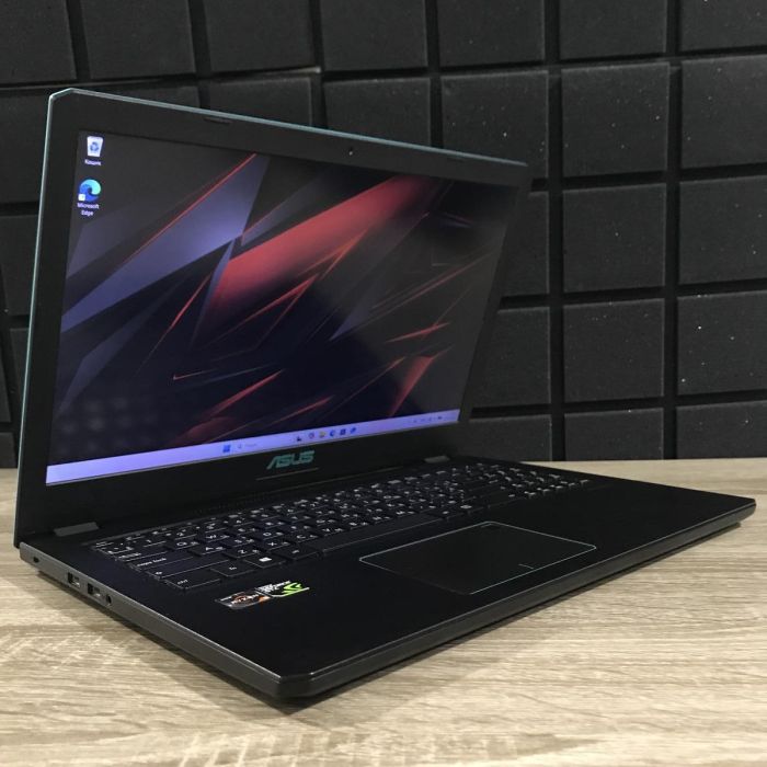 Ноутбук Asus VivoBook X570ZD Ryzen 5 2500U/12GB/256SSD+1TBHDD/GTX1050-2GB Б/В