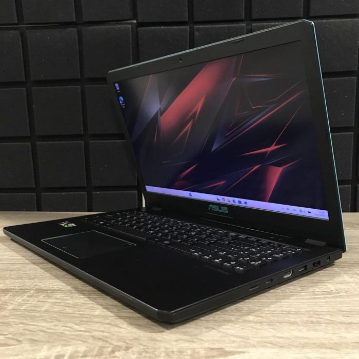Ноутбук Asus VivoBook X570ZD Ryzen 5 2500U/12GB/256SSD+1TBHDD/GTX1050-2GB Б/В