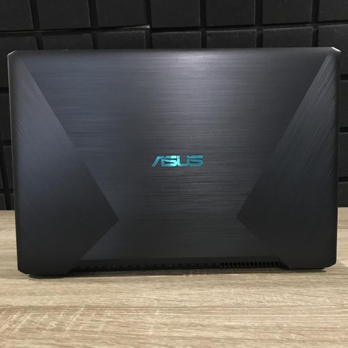 Ноутбук Asus VivoBook X570ZD Ryzen 5 2500U/12GB/256SSD+1TBHDD/GTX1050-2GB Б/В