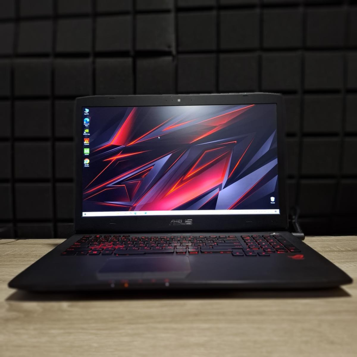 Ноутбук Asus ROG 17.3" i7-4720HQ/8Gb/128SSD+1tb HHD/GTX970-3Gb Б/В