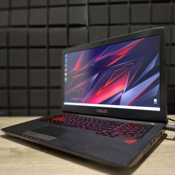 Ноутбук Asus ROG 17.3" i7-4720HQ/8Gb/128SSD+1tb HHD/GTX970-3Gb Б/В